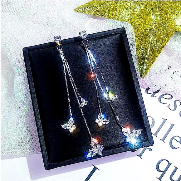 💎 🎉 July 1st Host Pick🎉 New Simulated💎Crystal Sterling Silver🦋Earrings - Picture 2 of 6